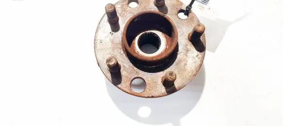 Rear wheel hub