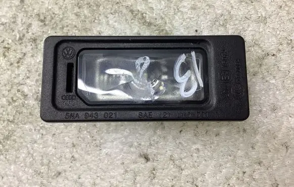 Volkswagen PASSAT B8 Number plate light 5NA943021 SAE12LL15D01