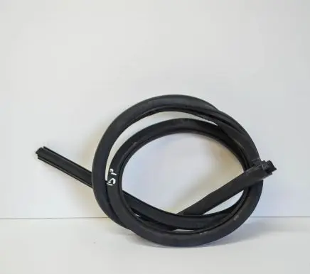 Volkswagen Eos Rubber seal front door (on door) 1Q0867912B