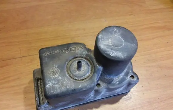 Audi 80 90 S2 B4 Central locking vacuum pump 443862257H