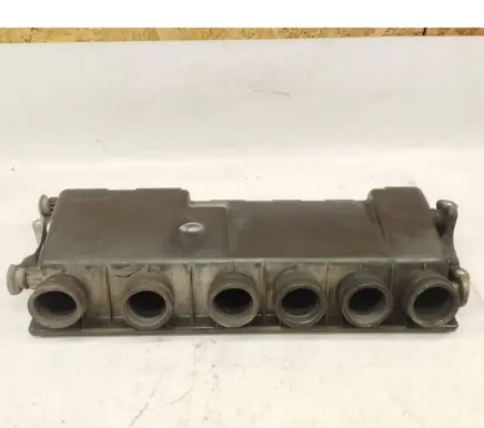 Mercedes-Benz E W124 Air filter box cover 6030940020 A6030940020 6030940203