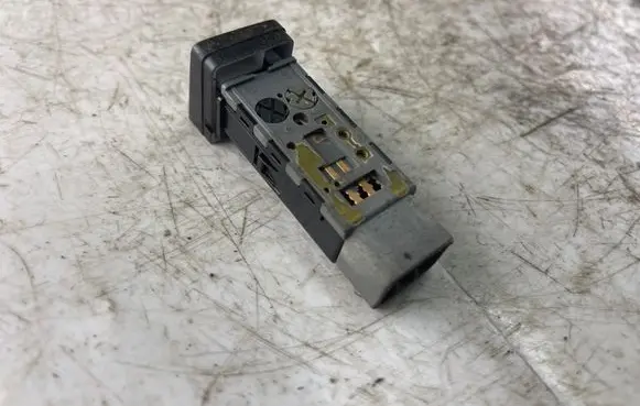 KIA Carens I Fog light switch 