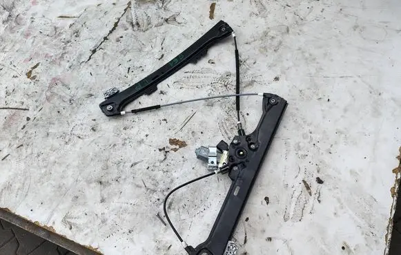BMW 5 E60 E61 Front door window regulator with motor 7075667E