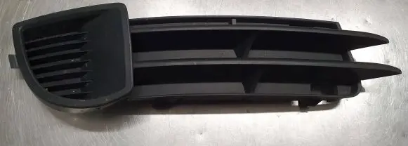 Audi A3 S3 A3 Sportback 8P Front bumper lower grill 8P4807682A