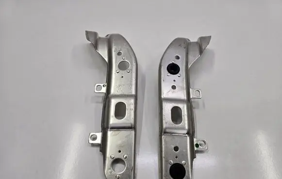 BMW 7 G11 G12 Radiator mount bracket 7357222
