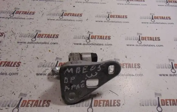Mercedes-Benz E W211 Front door lower hinge 