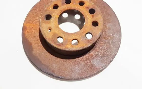 Volkswagen Jetta V Rear brake disc neventiliuojamas