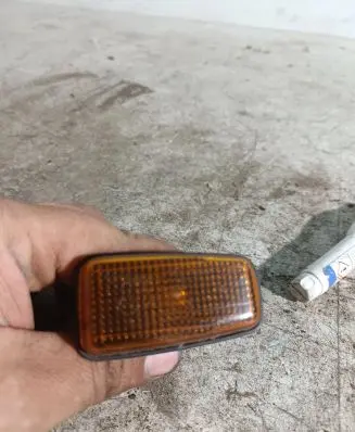 Front fender indicator light