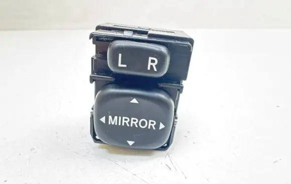 Wing mirror switch