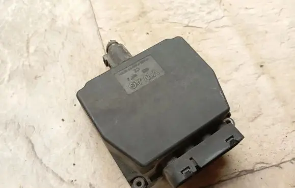 Volkswagen Golf V Turbo solenoid valve 6Q0906625
