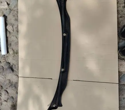 Volkswagen Touran II Wiper trim 2K0819403