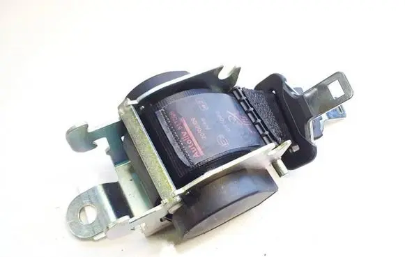 Middle seatbelt (rear)