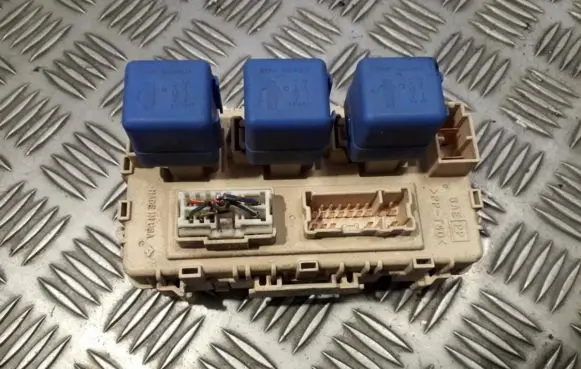Nissan X-Trail T30 Fuse box set 2434666r00