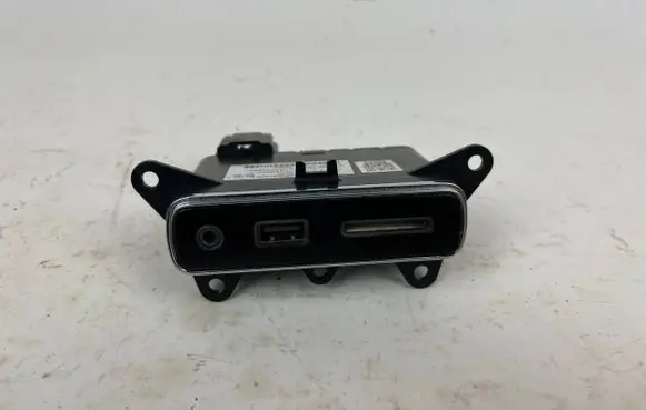 Maserati Levante USB socket connector 670037500