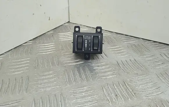 Maserati Ghibli Headlight level height control switch 670019921
