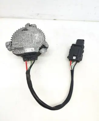 BMW 5 G30 G31 G38 Coolant fan relay 8686164 500156404 KY41400101