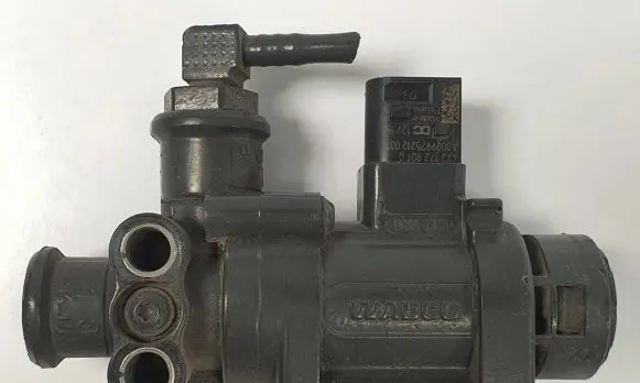 Mercedes-Benz Sprinter W906 Electromagnetic valve A0009975212