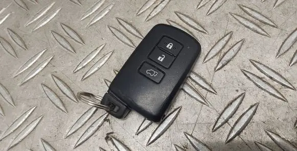 Toyota RAV 4 (XA40) Ignition key/card 