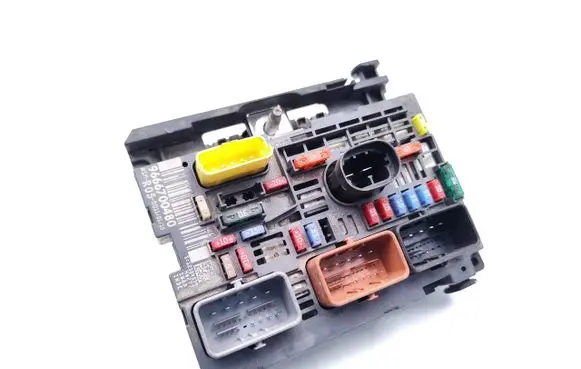 Peugeot 308 Fuse module 9666700480