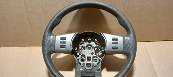 Nissan Pathfinder R51 Steering wheel