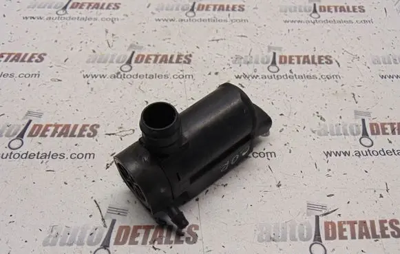Toyota Corolla E120 E130 Windscreen/windshield washer pump 85330-44010