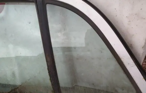 Mazda 626 Rear vent window glass 