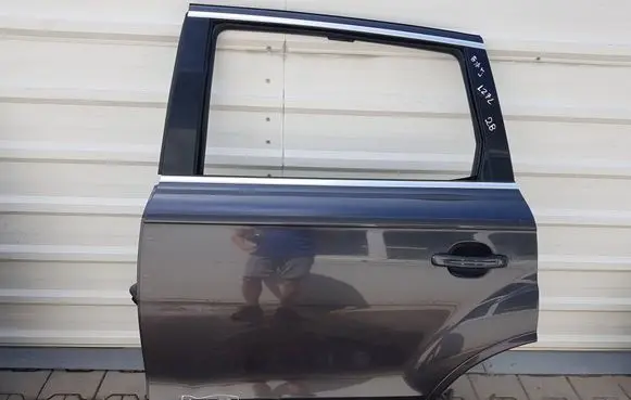 Audi Q7 4L Rear door