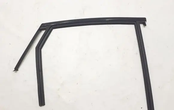 Volvo S90, V90 Rubber seal rear door 31365737