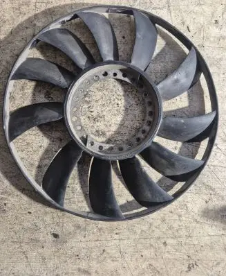 Volkswagen PASSAT B5 Fan impeller 058121301B
