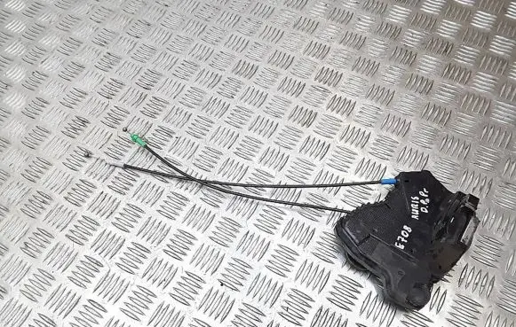 Toyota Auris E180 Front door lock A084219