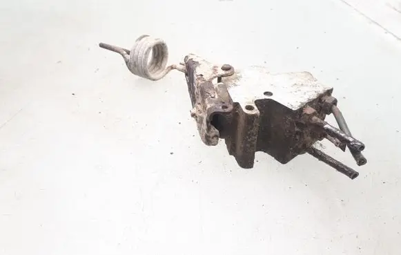 Volkswagen PASSAT B4 Brake power pressure regulator 357612151
