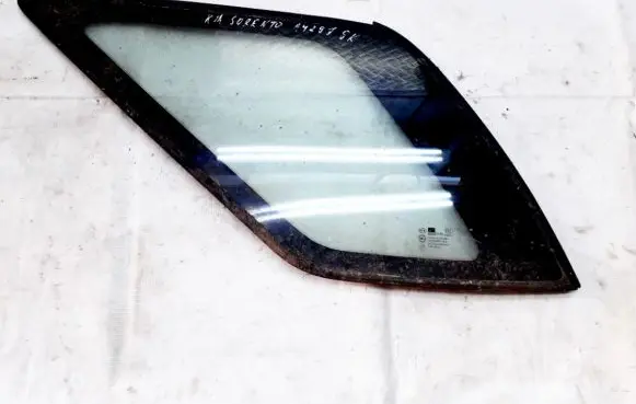 KIA Sorento Rear side window