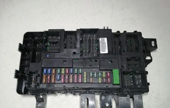 Ford Mustang VI Fuse module FR3T15604BH FR3T15604