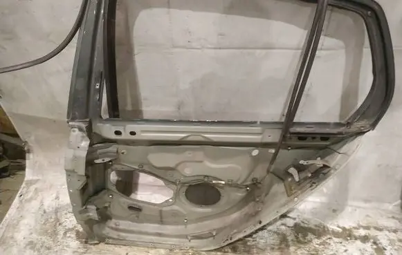 Volkswagen Golf V Rear door PILKOS