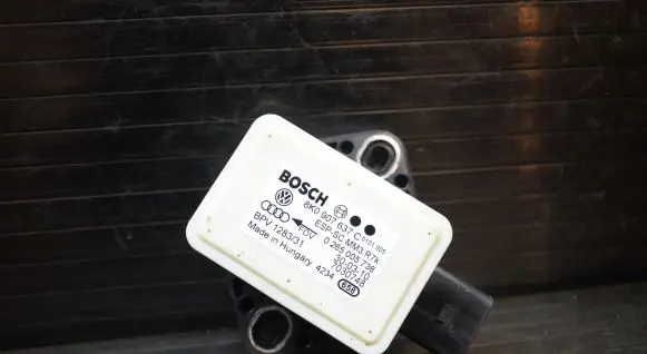 Audi A4 S4 B8 8K ESP acceleration yaw rate sensor 8K0907637