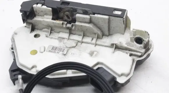 Volkswagen Scirocco Front door lock 5N2837016A
