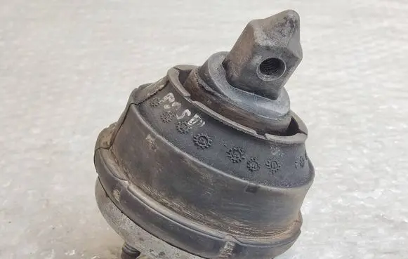 BMW 5 E39 Engine mount bracket 987078452 V201120