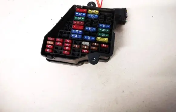 Volkswagen PASSAT B5 Fuse box set 8d1941824