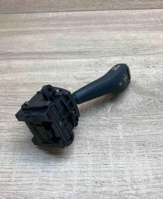 BMW 5 E39 Indicator stalk 8363668m 01104010