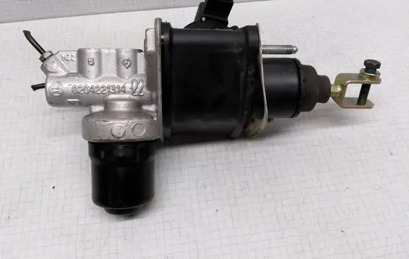 Mercedes-Benz E W211 Master brake cylinder A0004300312 0204221045