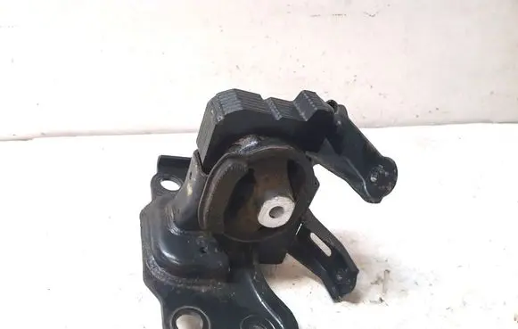 Toyota Avensis T270 Engine mount bracket