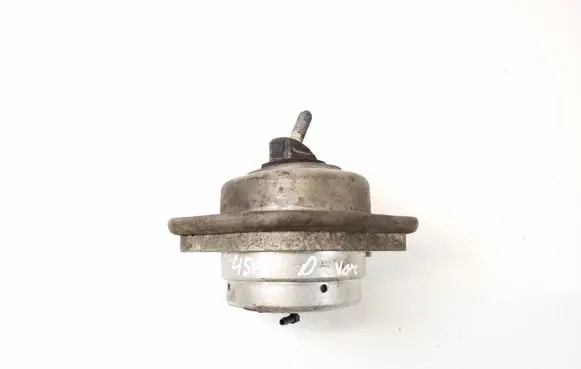 Engine mount bracket