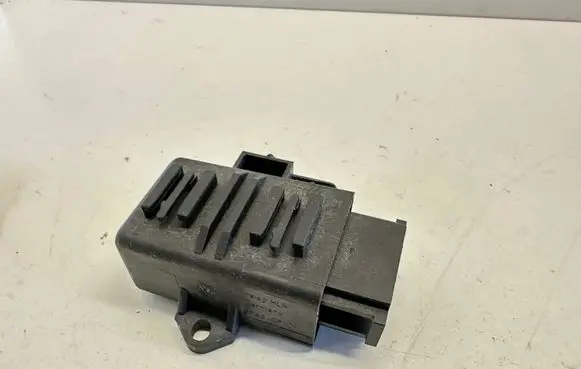 Volkswagen PASSAT B7 Seat heating relay 5k0959772