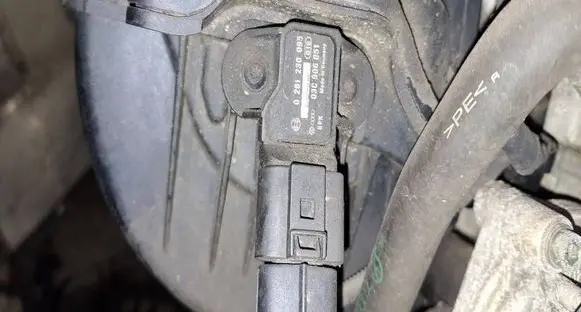 Volkswagen Jetta V Air pressure sensor 0261230095 03C906051
