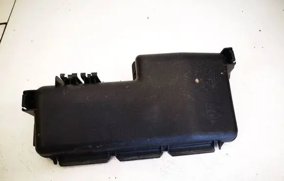 Volvo XC90 Fuse box cover 30728133