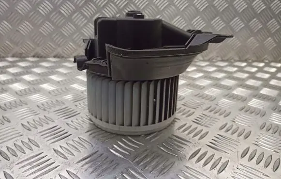 Opel Corsa D Front door blower motor 5D3330100