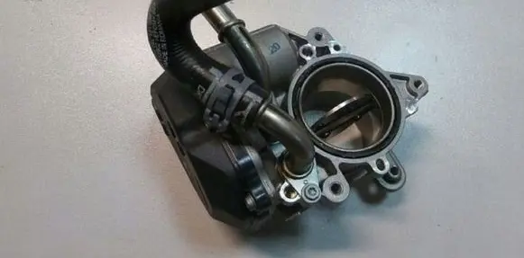 Volkswagen Golf VII Throttle valve 04L128063P