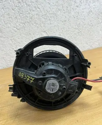 Volkswagen Golf VII Heater blower motor/fan resistor 0130115576 D9377