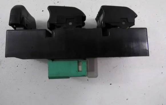 Suzuki Baleno EG Electric window control switch 