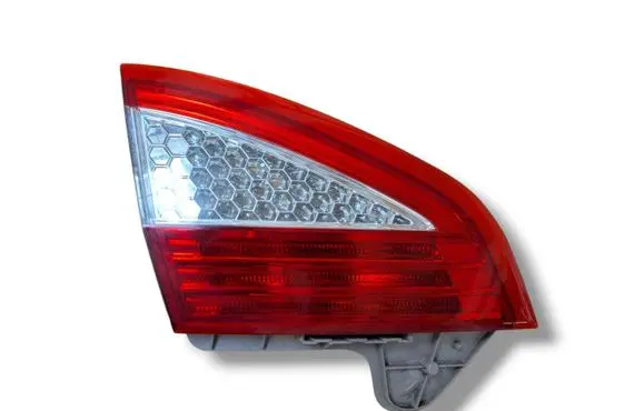 Tailgate rear/tail lights